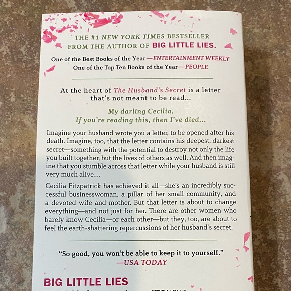 EUC Book Tok 📚Thriller Best Seller The Husband’s Secret Paperback Book - Picture 2 of 2